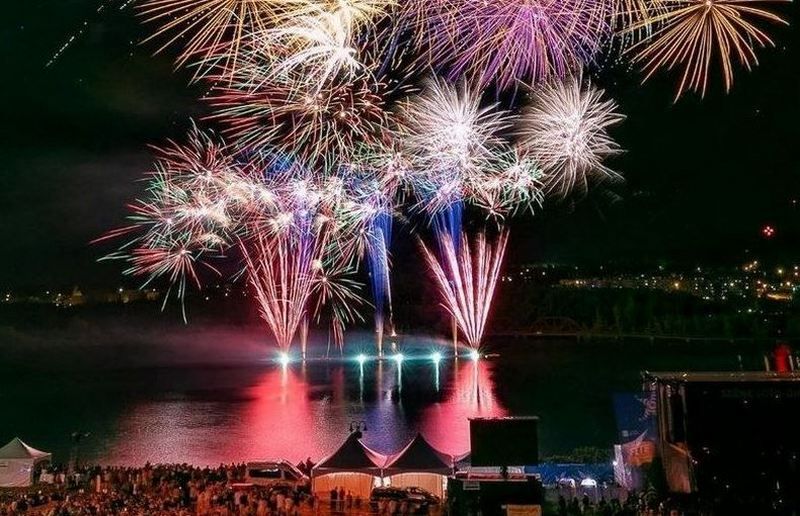 Fête du Lac des Nations le plus grand feu d'artifice jamais présenté